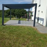 freistehende Terrassenüberdachung in anthrazit